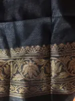 Black Banarasi Silk Saree with Beautiful Floral Zari Weaves - Image 7