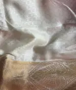 Ivory Banarasi Silk Saree adorned with Paisley Motifs - Image 7