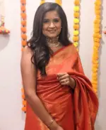 Chilli Red Banarasi Silk Saree with Gold Zari Weaves - Image 6