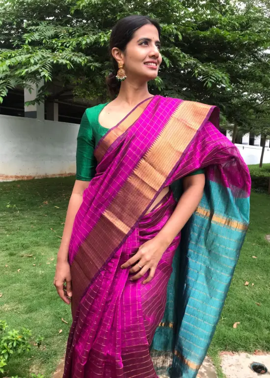 Magenta Mangalagiri Silk Saree woven in Gold Zari Chequered Pattern