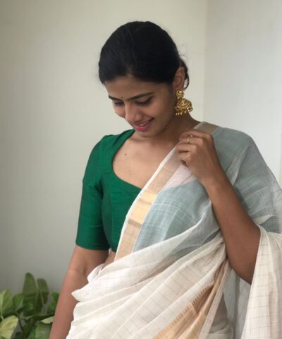 Offwhite Mangalagiri Silk Saree with Gold Zari Weaves