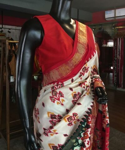 Offwhite Banarasi Soft Silk Saree highlighted with Patola Weaves (Copy)