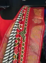 Offwhite Banarasi Soft Silk Saree highlighted with Patola Weaves - Image 3