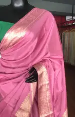 Onion pink Dola Silk Saree highlighted with Gold Zari Border - Image 5