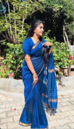 Royal Blue Mangalagiri Silk Saree in Gold Zari Chequered Pattern - Image 7