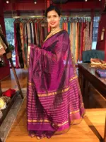Magenta Mangalagiri Silk Saree Handwoven in chequered pattern - Image 6