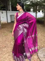Magenta Mangalgiri silk saree with Kanchi silk border - Image 3