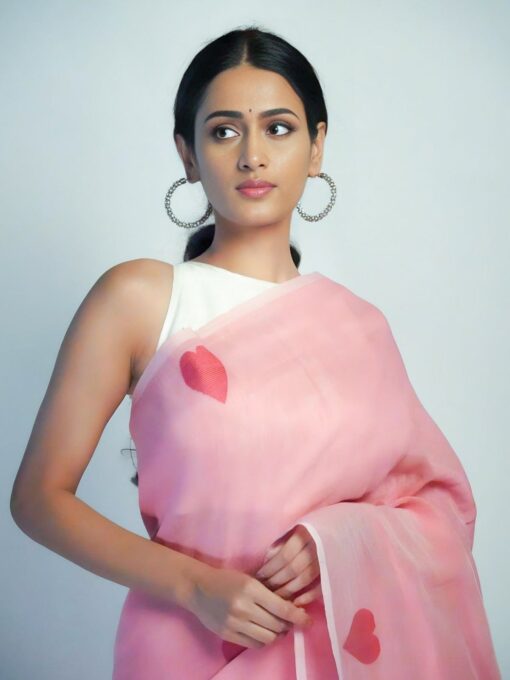 Beautiful Handwoven Linen saree from Mirra clothing