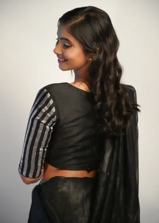 Beautiful Handwoven Linen saree from Mirra clothing