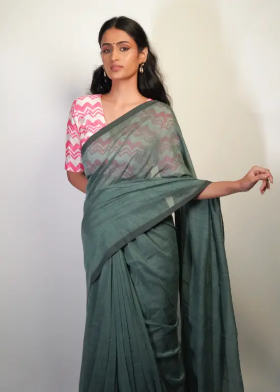 Hand woven mul cotton saree by Mirra Clothing