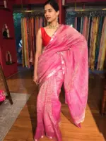 Rani Pink Crushed Banarasi Silk Saree with Zari Border - Image 5