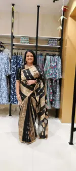 Black Tissue Silk Saree with Beautiful Gold Zari Weaves - Image 7