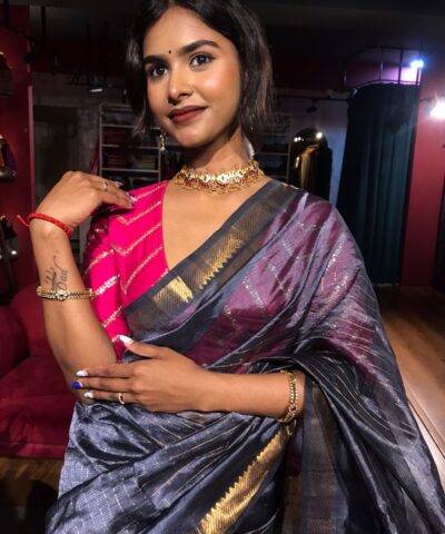 Grey Mangalagiri Silk Saree woven in Gold Zari Checks