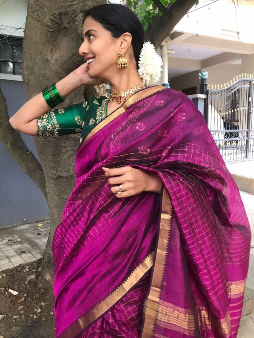 Magenta Mangalagiri Silk Saree woven in Gold Zari Checks - Image 3