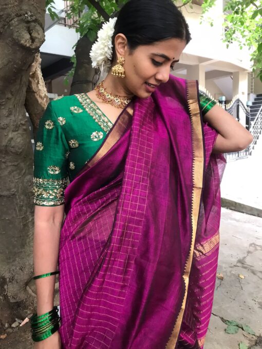 Magenta Mangalagiri Silk Saree woven in Gold Zari Checks - Image 2