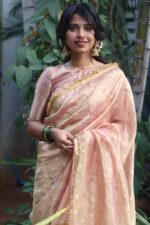 Dusty Pink Tissue Silk Saree woven with Beautiful Gold Zari Buttis - Image 3