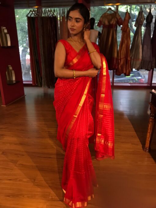 Red Handwoven Mangalagiri Chequered Silk Saree - Image 3
