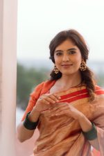 Red Traditional Tissue Lehenga Set Of 3 - Image 2