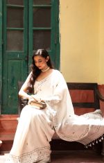 White Handwoven Pure Cotton Jamdani Saree - Image 2